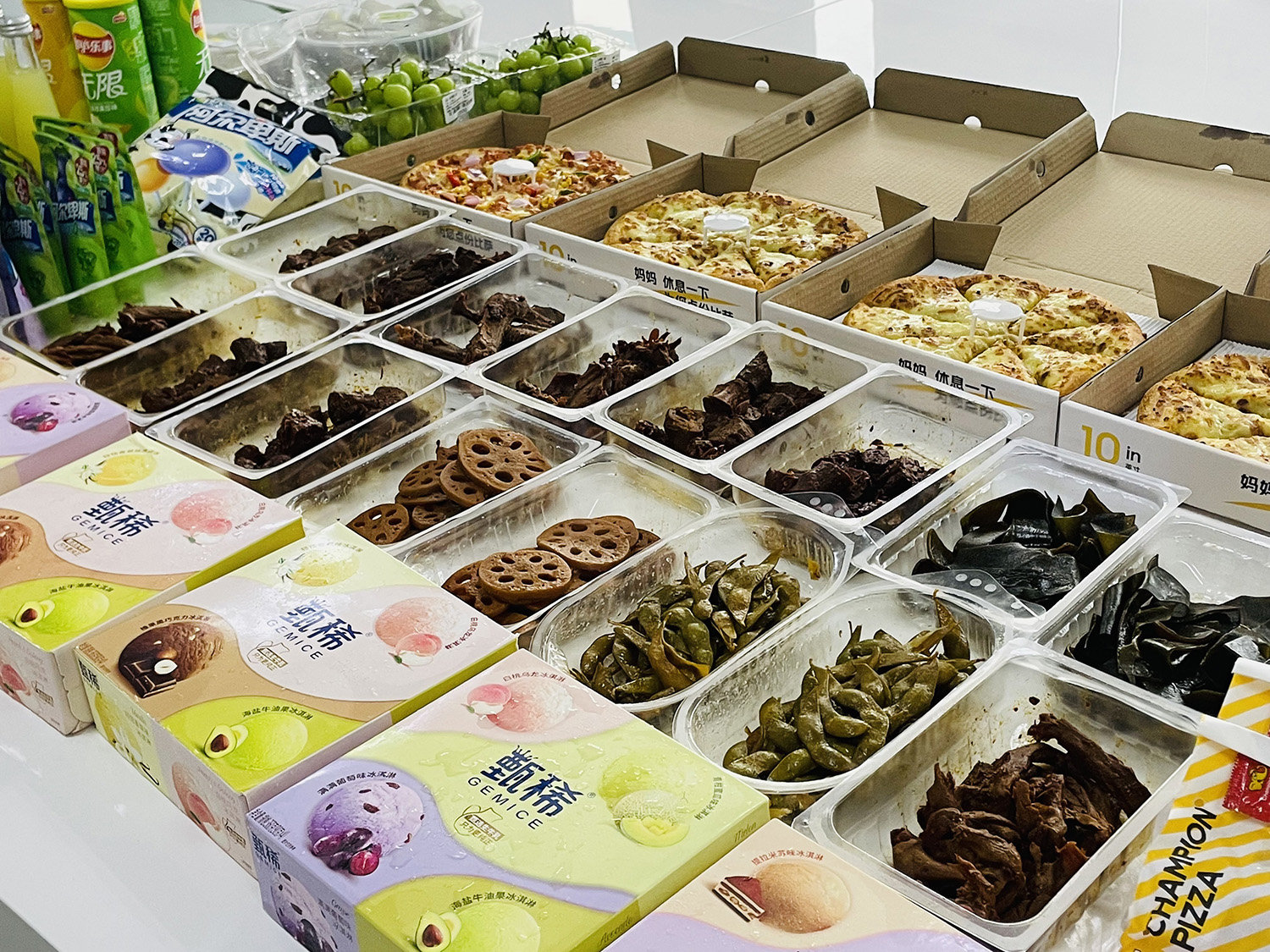 繁落信息技術美食大狂歡-流連忘返的披薩